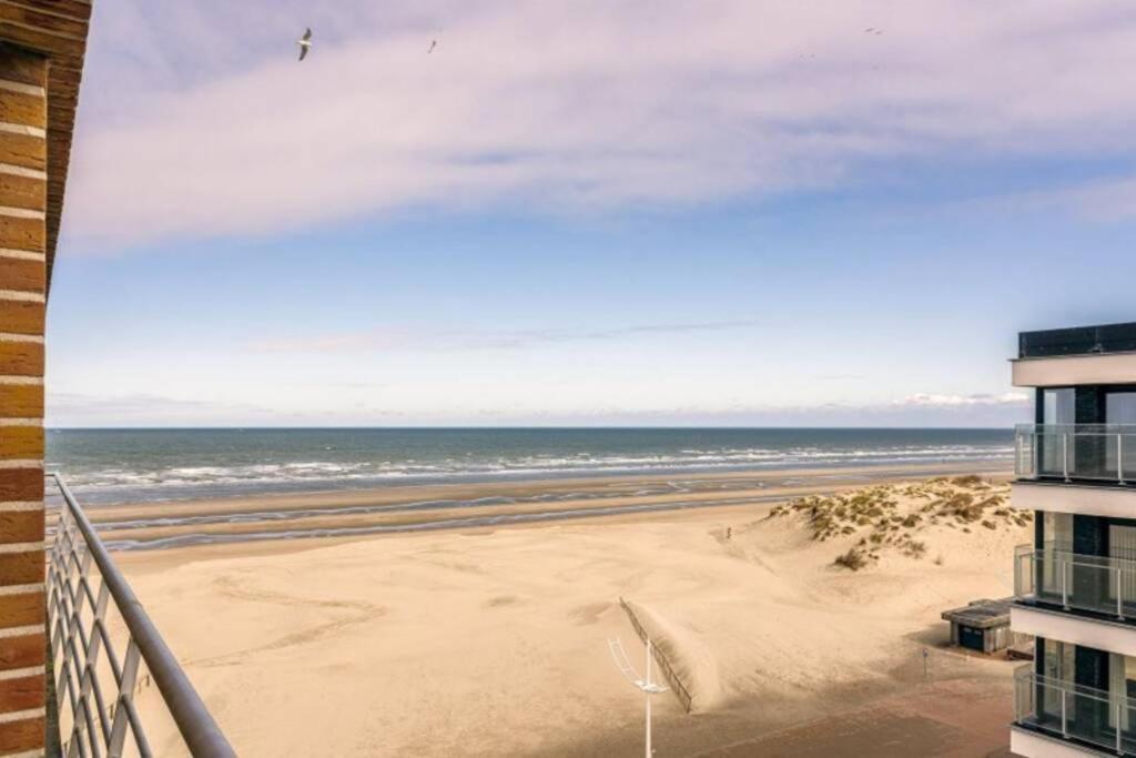 Appartment With Frontal Sea View With 3 Bedrooms Koksijde Esterno foto
