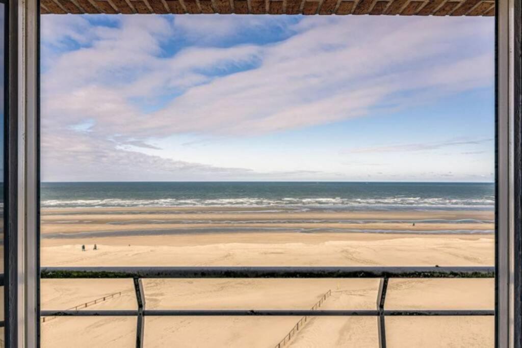 Appartment With Frontal Sea View With 3 Bedrooms Koksijde Esterno foto