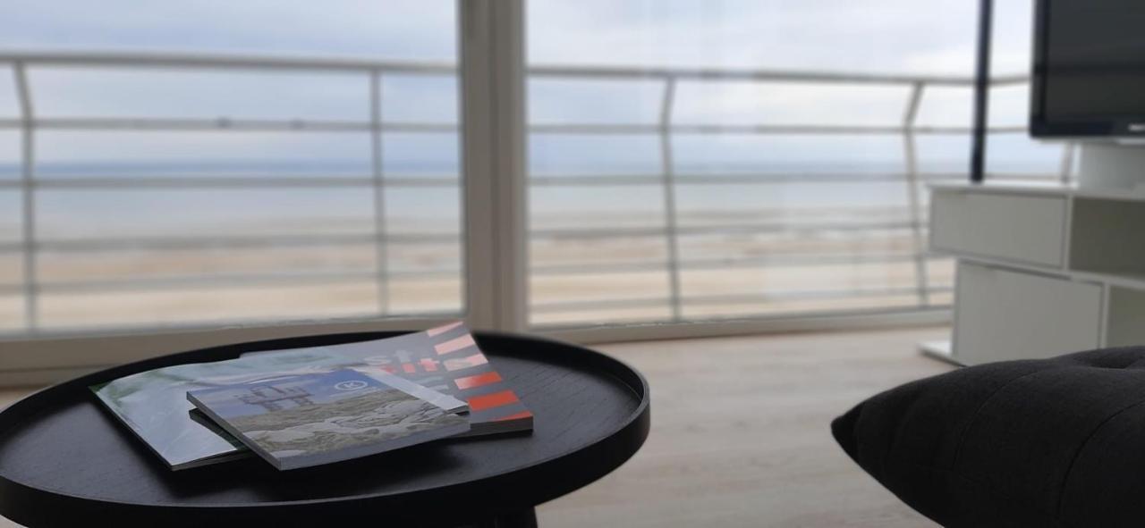 Appartment With Frontal Sea View With 3 Bedrooms Koksijde Esterno foto