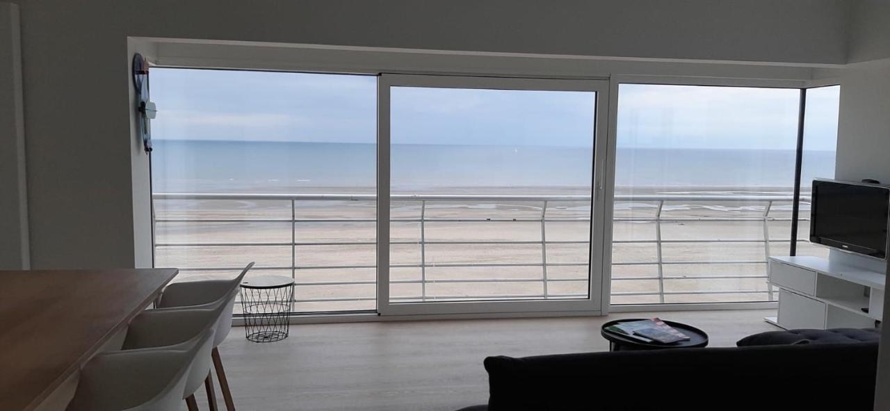 Appartment With Frontal Sea View With 3 Bedrooms Koksijde Esterno foto