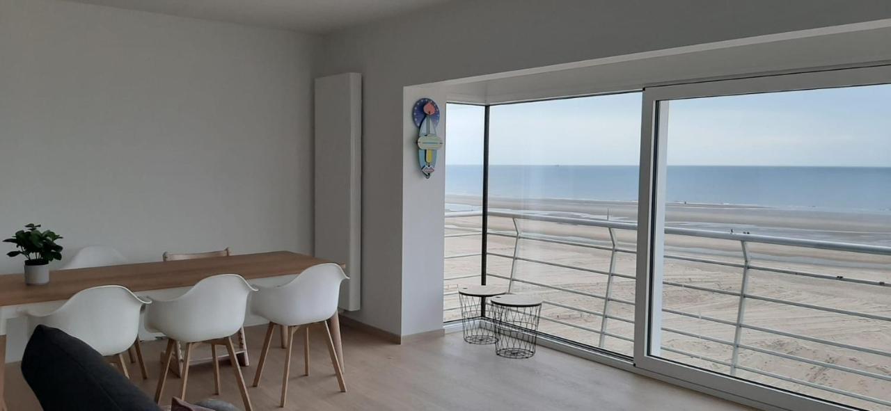 Appartment With Frontal Sea View With 3 Bedrooms Koksijde Esterno foto