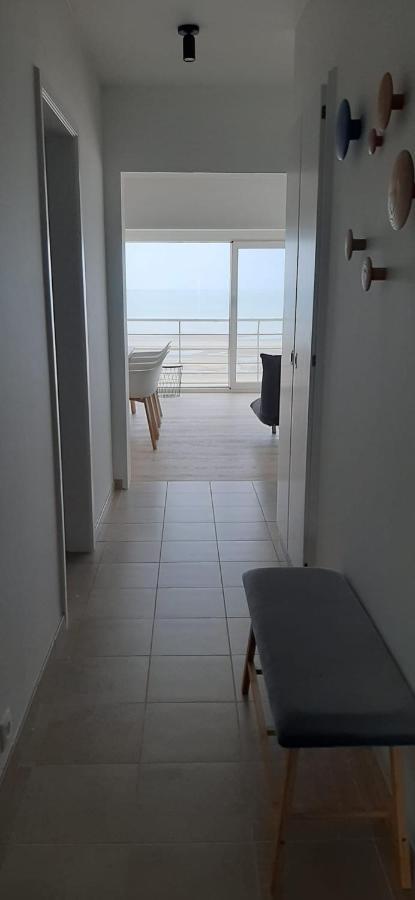 Appartment With Frontal Sea View With 3 Bedrooms Koksijde Esterno foto