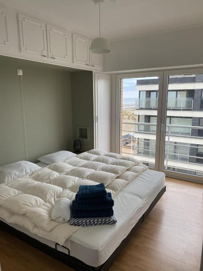 Appartment With Frontal Sea View With 3 Bedrooms Koksijde Esterno foto