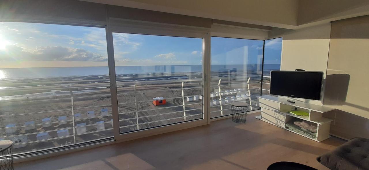 Appartment With Frontal Sea View With 3 Bedrooms Koksijde Esterno foto