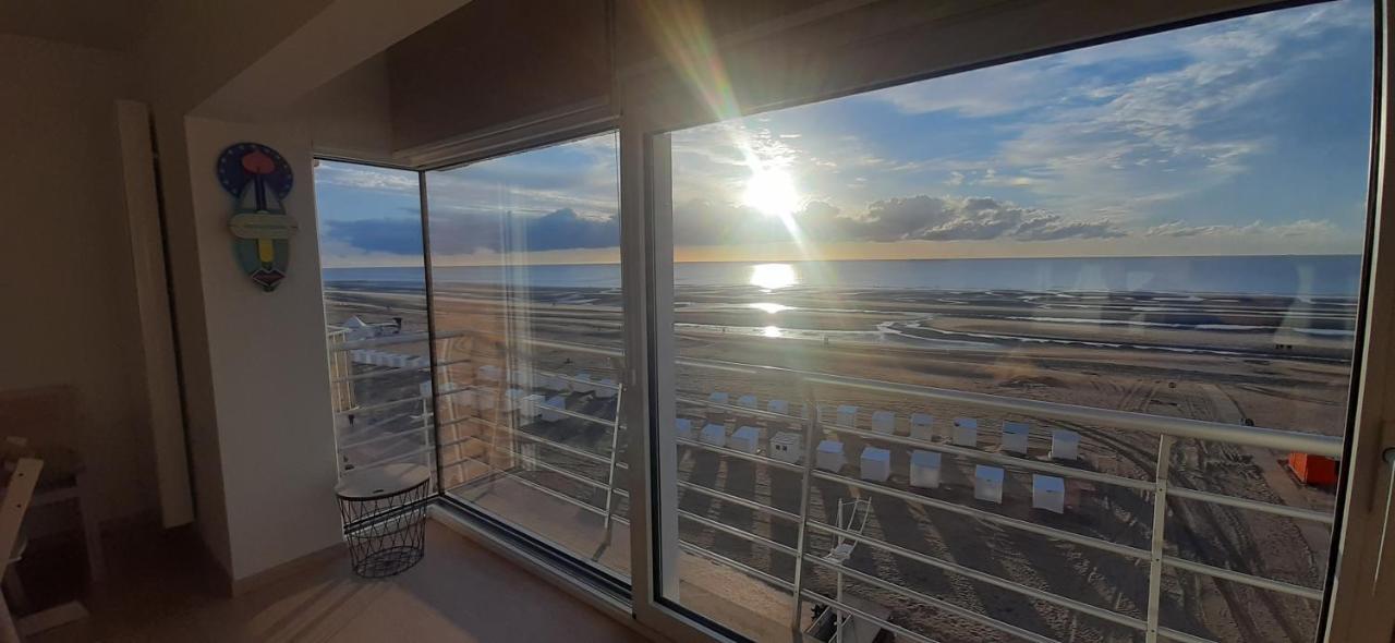 Appartment With Frontal Sea View With 3 Bedrooms Koksijde Esterno foto